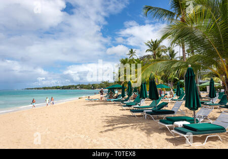 Alleynes Bay Beach (Fairmont Royal Pavilion Hotel), Holetown, St. James's Parish, Barbados, Kleine Antillen, Karibik Stockfoto