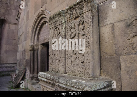 Die erstaunliche geschnitzte Muster auf der mittelalterlichen Khachkars, vom 13. Jahrhundert carver Pavgos in Goshavank Kloster, Mann, Armenien erstellt. Stockfoto