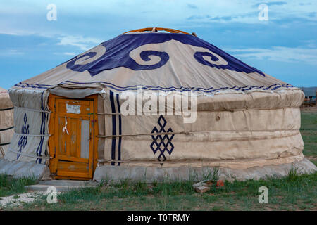 Ein Ger (Jurte) auf dem Gegentala Grasland nördlich von Hohhot in der Inneren Mongolei, China. Stockfoto