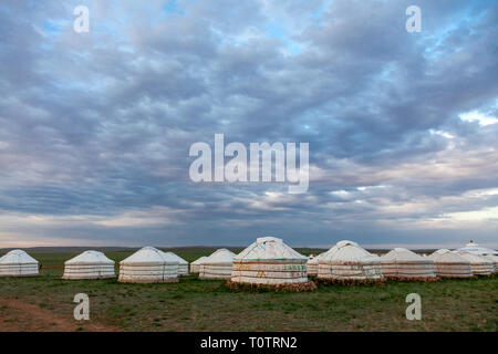 Ein Ger (Jurte) Camp auf der Gegentala Grasland nördlich von Hohhot in der Inneren Mongolei, China. Stockfoto