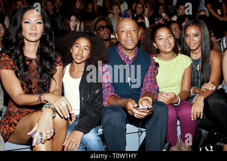 New York, NY, USA. 07 Sep, 2012. Am Freitag, Sep 7, 2012 Charlotte Ronson Frühjahr 2013 Mercedes-Benz Fashion Week Show auf der Bühne im Lincoln Center in New York, NY, USA. Quelle: Steve Mack/S.D. Mack Bilder/Alamy Stockfoto