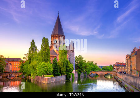 Anzeigen von Metz mit Temple Neuf auf der Mosel, Lothringen, Frankreich Stockfoto