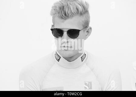 Örebro Örebro, Schweden 20160910 Renntag mit Formel 1-Fahrer Marcus Ericsson, die TEAMBESITZER F1-Wagen im Zentrum von Örebro am Samstag fuhr. Foto Jeppe Gustafsson Stockfoto