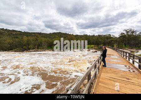 Den Swan River in vollem Durchfluss bei Glocken Rapids nach sehr starker Regen Stockfoto