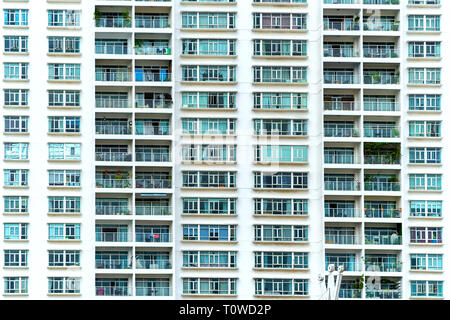 Architektur riverside Stadt mit Wolkenkratzern tausende von luxuriösen Apartments im Inneren, die städtische Wirtschaftsförderung Stadt Stockfoto