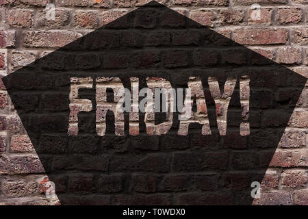 Handschrift text Freitag. Konzeptionelle Foto letzter Tag der Arbeitswoche starten Wochenende entspannen Zeit Brick Wall Kunst wie Graffiti motivationale Anruf auf geschrieben Stockfoto