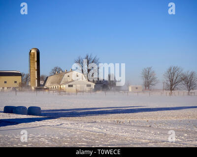 Ein Lancaster County Pennsylvania Farm im Winter Schnee. Stockfoto