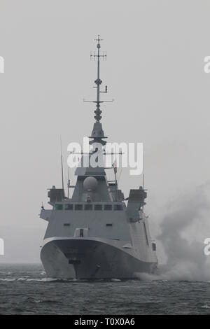 FS Aquitanien (D 650), eine Aquitaine - Zerstörer von der Französischen Marine betrieben, vorbei an Greenock zu Beginn der Übung gemeinsame Krieger 14-1. Stockfoto