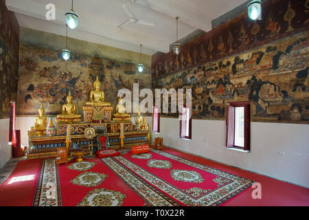 Uthai Thani, Thailand - Januar 12, 2019: Der berühmte schöne Buddhismus Wandgemälde im Wat Ubosatharam in Uthai Thani Thailand. Stockfoto