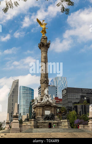 Angel of Independence Monument, im Jahre 1910, im Herzen von Mexiko City eingeweiht, eine Hommage an die Helden der mexikanischen Unabhängigkeit. Stockfoto