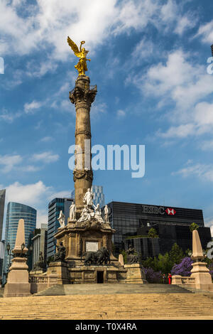 Angel of Independence Monument, im Jahre 1910, im Herzen von Mexiko City eingeweiht, eine Hommage an die Helden der mexikanischen Unabhängigkeit. Stockfoto