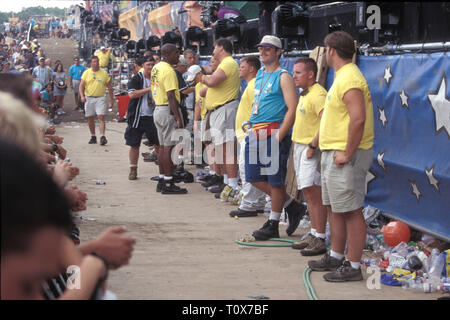 Konzert Sicherheit ist bis auf eines der wichtigsten Phasen bei Woodstock '99 in Rom, New York gesäumt. Stockfoto