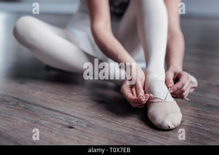 Nahaufnahme von einem Ballett tanzen Tänzer Füße in Schuhe Stockfoto