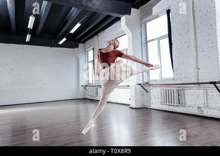 Attraktive professionelle Tänzer ihre Fähigkeiten zeigen Stockfoto