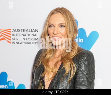 New York, Vereinigte Staaten. 21 Mär, 2019. Toni Collette tragen Kleid von Ulla Johnson besucht 25. Jahrestag Screening von Muriel's Hochzeit im australischen International-Forum an Elinor Bunin Munroe Film Society des Lincoln Center Credit: Lev Radin/Pacific Press/Alamy leben Nachrichten Stockfoto