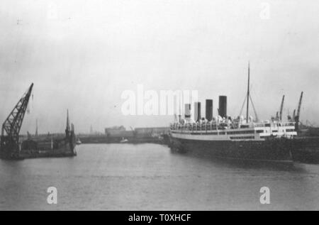 Transport/Verkehr, Navigation, Dampfer, Passagierschiff RMS "Aquitania" der Cunard Line, gebaut bei John Brown und Unternehmen, Clydebank, Port aft, Southampton, England, ca. 1930,- Additional-Rights Clearance-Info - Not-Available Stockfoto