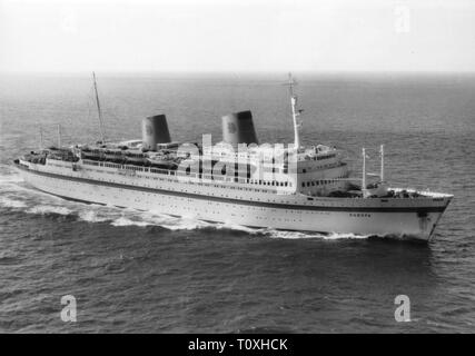 Transport/Verkehr, Navigation, Dampfer, Fahrgastschiff "Europa" des Norddeutschen Lloyd, gebaut von De Schelde, Vlissingen, in Kommission 1953 - 1984, Ausblick auf Meer, circa 1970, 1953 - 1965 Kungsholm, 1981 - 1984 Columus C, Steamer, Dampfgarer, Kreuzer, Kreuzer, Luxusliner, 1960er Jahre, 20. Jahrhundert, 1970er Jahre, Transport, Transport, Dampfschiff, Dampfer, Passagierschiff, Fahrgastschiffe, Aussicht, Ausblick, historischen, geschichtlichen, Additional-Rights - Clearance-Info - Not-Available Stockfoto