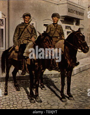 Der polnisch-sowjetischen Krieg 1919 - 1921, Kosaken vor der sowjetischen Hauptquartier in Soldau (dzialdowo), August 1920, Farbfoto, Zigarette Karte, Serie 'Die Nachkriegszeit', 1935, Polnisch, UDSSR, Sowjetunion, UDSSR, der Union der Sozialistischen Sowjetrepubliken, Polen, Kavallerie, Kavallerie, Reiter, Reiter Reiterkrieger, Kavalleristen, Militär, Soldaten, soldier, Rote Armee, Menschen, 1920, S, 20. Jahrhundert, Krieg, Kriege, Hauptquartier, Hauptsitz, Farbig, farbig, Nachkriegszeit, Nachkriegszeit, Nachkriegszeit, Nachkriegszeit, historischen, geschichtlichen, Additional-Rights - Clearance-Info - Not-Available Stockfoto