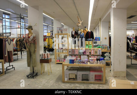 Pop-up-store von Urban Outfitters, Shop Interior in München Stadt. Stockfoto