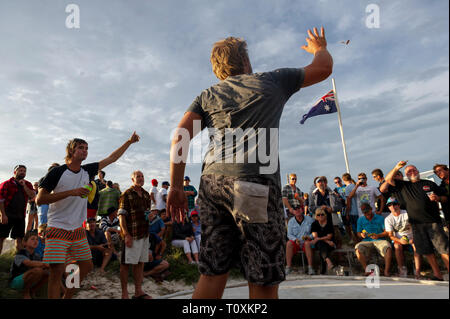 ANZAC Day 2013 auf West Wallabi Insel und das traditionelle Spiel der 'Zwei'. Die Houtman Abrolhos Inseln liegen 60 Kilometer vor der Küste von Geraldton Stockfoto