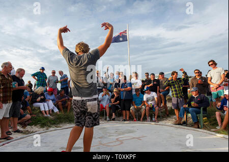 ANZAC Day 2013 auf West Wallabi Insel und das traditionelle Spiel der 'Zwei'. Die Houtman Abrolhos Inseln liegen 60 Kilometer vor der Küste von Geraldton Stockfoto