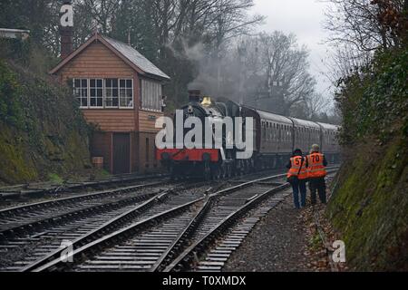 Steinach Bahnhof Stellwerk der Bahn Enthusiasten Foto einer Dampflok 7802 Bradley Manor am Severn Valley Railway Shropshire Feder Gala 2019 Stockfoto