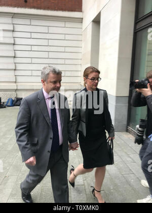 Tory Wartungstafel Christopher Davies kommt beim Amtsgericht Westminster in London mit zwei Straftatbestände, die ein falsches Instrument und eine Straftat, falsche oder irreführende Informationen für Beihilfe beantragt. Stockfoto