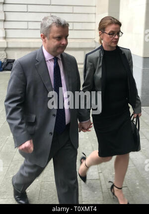 Tory Wartungstafel Christopher Davies kommt beim Amtsgericht Westminster in London mit zwei Straftatbestände, die ein falsches Instrument und eine Straftat, falsche oder irreführende Informationen für Beihilfe beantragt. Stockfoto