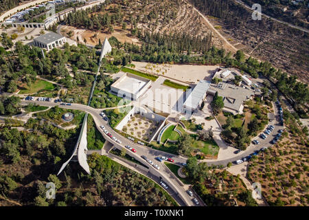 Antenne vew des Holocaust Memorial Museum und angrenzenden Gebiet in Jerusalem Vororten. Ansicht von oben in Yad Vashem auf dem Hügel am Stadtrand von Je Stockfoto