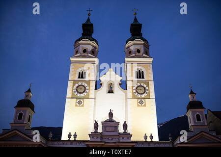 Italien, Trentino Alto Adige, Brixen, die Kathedrale in der Dämmerung Stockfoto