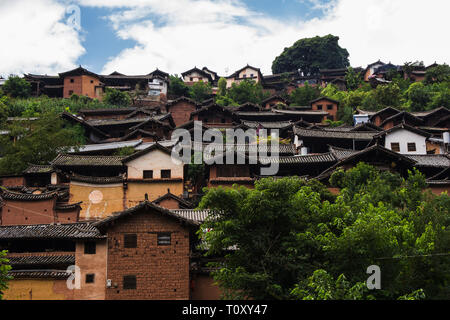 Traditionelles chinesisches Dorf in abgelegenen Landschaft Stockfoto