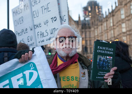 London, Großbritannien. 19. März, 2019. Anti-Europe Demonstrator, in College Green, Westminster. MPs Debatte Brexit beschäftigen. Stockfoto