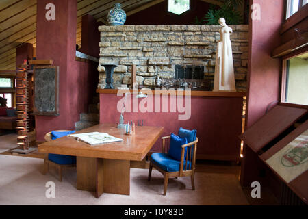 Architekt Frank Lloyd Wright Schreibtisch und Büro an Taliesin, seinem Anwesen in der Nähe von Spring Green, Wisconsin. Stockfoto