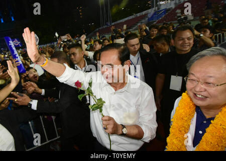 Bangkok, Thailand. 22 Mär, 2019. Thailändische Ministerpräsident Prayut Chan-o-cha nimmt an einem Wahlkampf Rallye in Bangkok, Thailand, 22. März 2019. Thailändischen Wahlkommission kündigte im Januar, dass Thailand allgemeinen Wahlen am 24. März halten würde. Credit: Rachen Sageamsak/Xinhua/Alamy leben Nachrichten Stockfoto