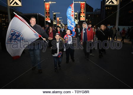 London, Großbritannien. 22 Mär, 2019. England und der tschechischen Fans sammeln im Wembley für die heutige Qualifikationsspiel Credit: Clearpix/Alamy leben Nachrichten Stockfoto