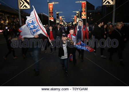 London, Großbritannien. 22 Mär, 2019. England und der tschechischen Fans sammeln im Wembley für die heutige Qualifikationsspiel Credit: Clearpix/Alamy leben Nachrichten Stockfoto