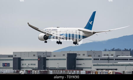 Richmond, British Columbia, Kanada. 16 Mär, 2019. Eine XiamenAir (Xiamen Airlines) Boeing 787-8 Dreamliner (B-2762) wide-body Jetliner landet auf Vancouver International Airport. Credit: bayne Stanley/ZUMA Draht/Alamy leben Nachrichten Stockfoto