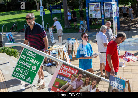 Sydney, Australien. 23. Mär 2019. Samstag, 23 März 2019, Wähler in die Wahllokale ihre Stimme für den Sitz der Pittwater in der New South Wales Landtagswahl werfen. Quelle: Martin Berry/Alamy leben Nachrichten Stockfoto