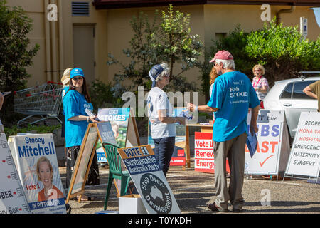 Sydney, Australien. 23. Mär 2019. Samstag, 23 März 2019, Wähler in die Wahllokale ihre Stimme für den Sitz der Pittwater in der New South Wales Landtagswahl werfen. Quelle: Martin Berry/Alamy leben Nachrichten Stockfoto