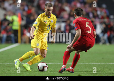 Lissabon, Portugal. 22 Mär, 2019. Oleksandr Karavaev der Ukraine in Aktion während der WM-Qualifikation - Gruppe B Euro Fußball 2020 Match zwischen Portugal vs Ukraine. Quelle: David Martins/SOPA Images/ZUMA Draht/Alamy leben Nachrichten Stockfoto