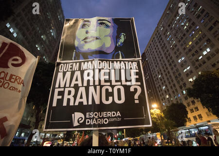 Rio de Janeiro, Brasilien. 22. Mär 2019. Protest gegen die Reform des Rentensystems. Bevölkerung Mit mehreren Gewerkschaften in Candelária, Central City, am Freitag protestierten, (22), gegen die Rentenreform durch die Bolsonaro Regierung verhängt. Credit: ellan Lustosa/Alamy leben Nachrichten Stockfoto