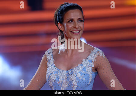 22. März 2019, Nordrhein-Westfalen, Köln: Schauspielerin Ulrike Frank Tänze in der zweiten Show der 12. Staffel der RTL-tanzshow Let's Dance. Foto: Henning Kaiser/dpa Stockfoto