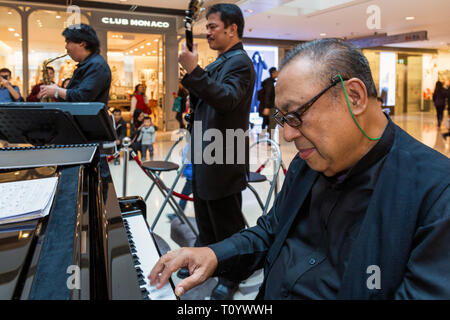 Jazz Trio in Pacific Place Shopping Mall, Hong Kong, SAR, China Stockfoto