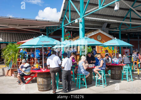 Coconuts Bar & Grill am Eingang zum Hafen Cruise Terminal, Bridgetown, Pfarrei St. Michael, Barbados, Kleine Antillen, Karibik Stockfoto