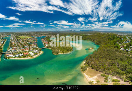 Antenne drone Ansicht von tallebudgera Creek und Strand an der Gold Coast, Queensland, Australien Stockfoto