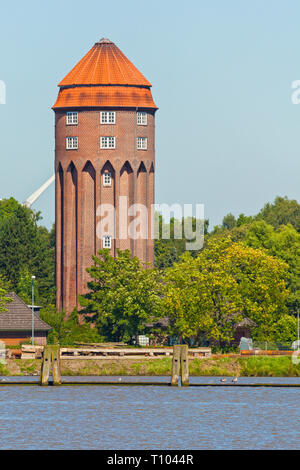 Historische Wasserbehälter Turm von Brunsbüttel am Nord-Ostsee-Kanal Stockfoto