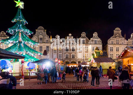 Arras (Nordfrankreich): Weihnachtsmarkt in der 'Grand Place' Square Stockfoto