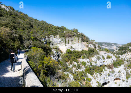 Sanilhac-Sagries (Frankreich): Wanderung in den Schluchten des Gardon. Stockfoto