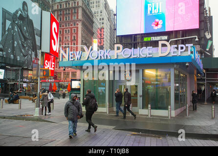 New York Police Department NYPD Polizei in Times Square, New York City, NY, USA. Stockfoto