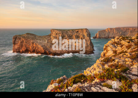 Abendhimmel Algarve Küste Felsen in der Nähe von Kap St. Vincent Costa Vicentina Küste in Sagres Portugal Algarve, Portugal EU Europa Stockfoto